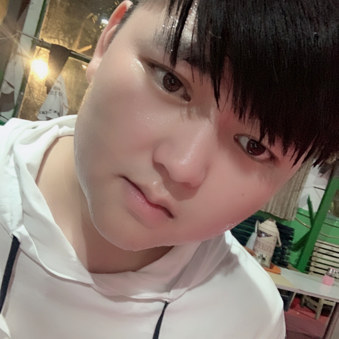 耍酷和小笼包的照片
