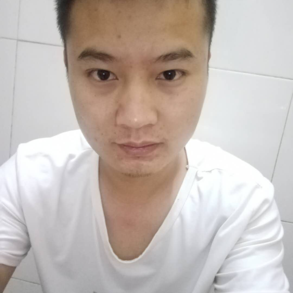 天寂深拥飘逸的照片