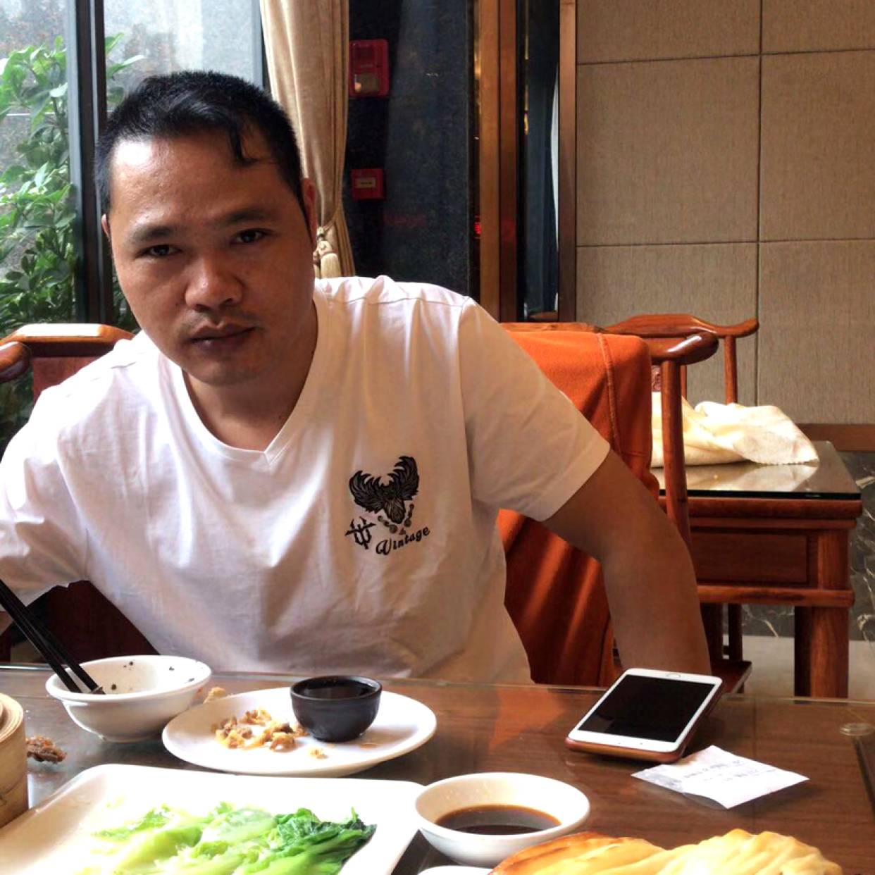 小猫咪那想人陪的照片