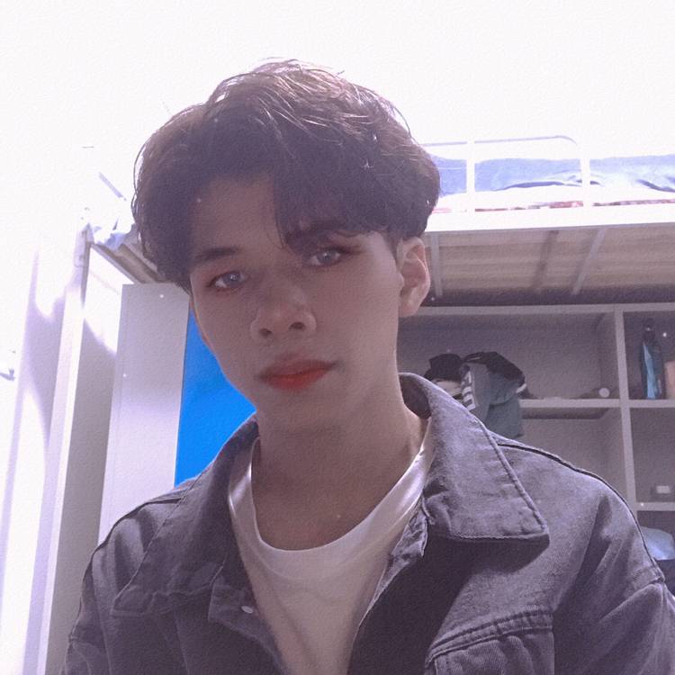 威武闻手套的照片