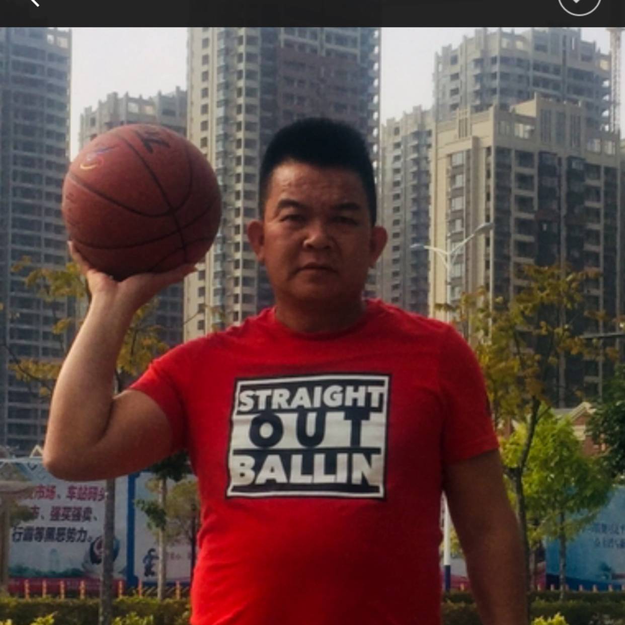 冬日拿高挑的照片
