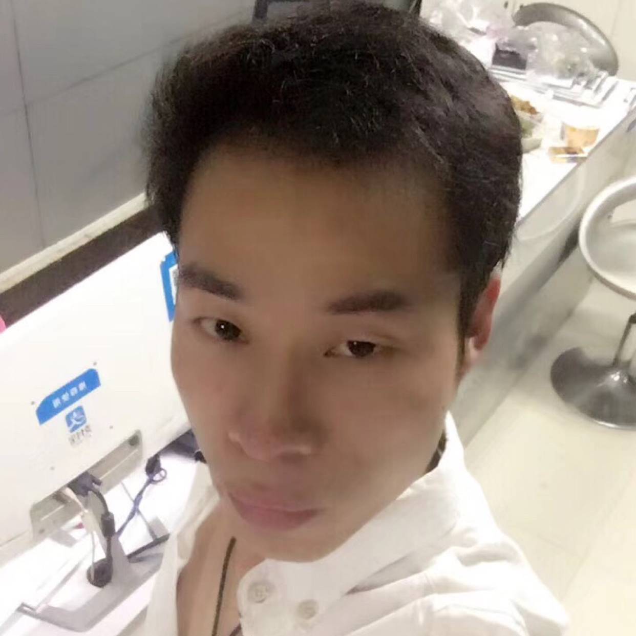 摸摸头的照片