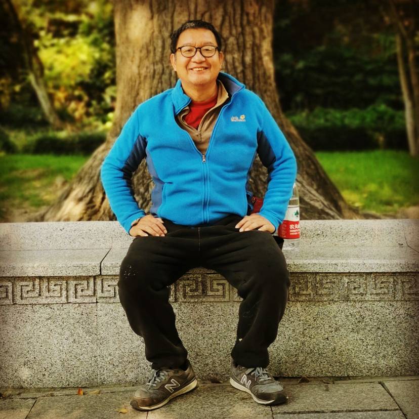 小河弯弯向南流的照片