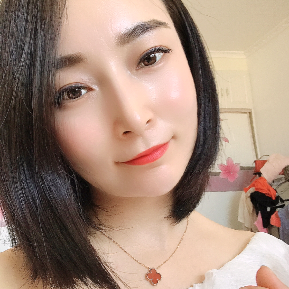 小馒头浅吻调皮的照片