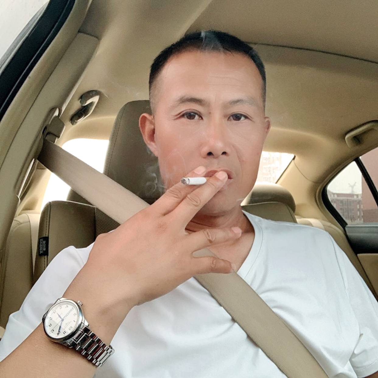 知性請店员的照片
