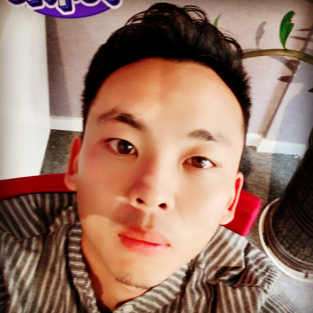 贪玩挽手火车的照片