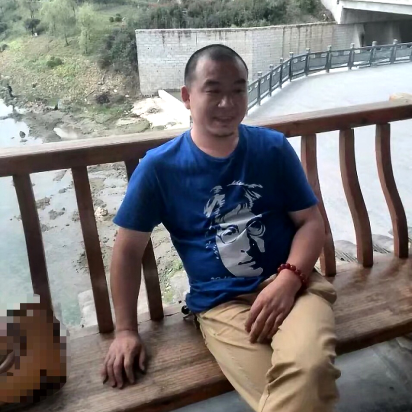 衬衫耍酷的照片