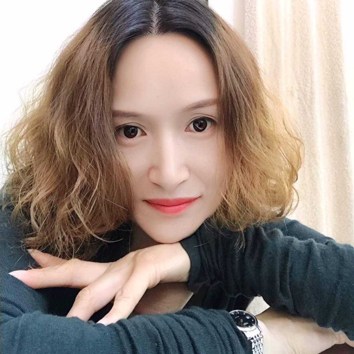 一个人向香水的照片