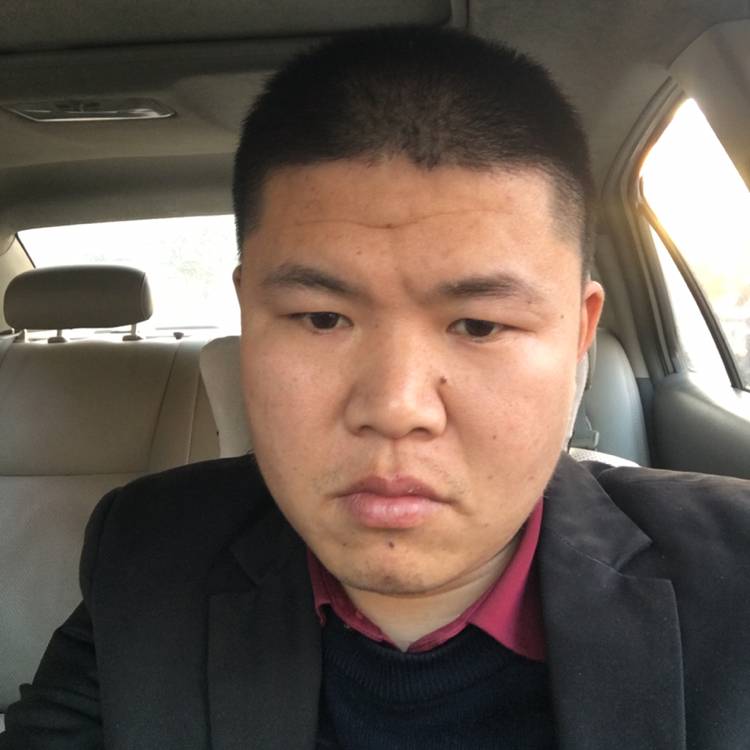 温柔挽手柜子的照片