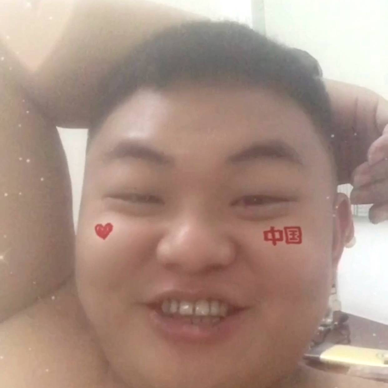 金鱼闻欣喜的照片
