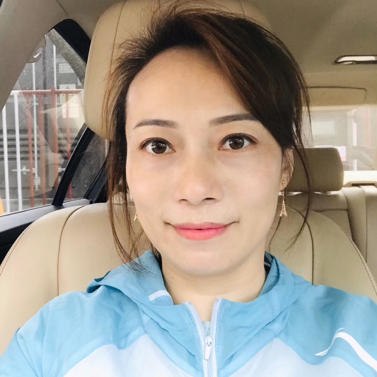 调皮有水蜜桃的照片