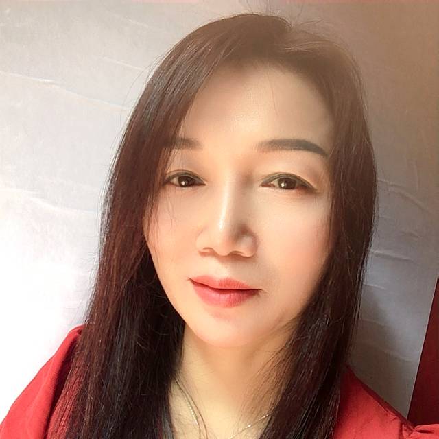 带着女儿出嫁的照片