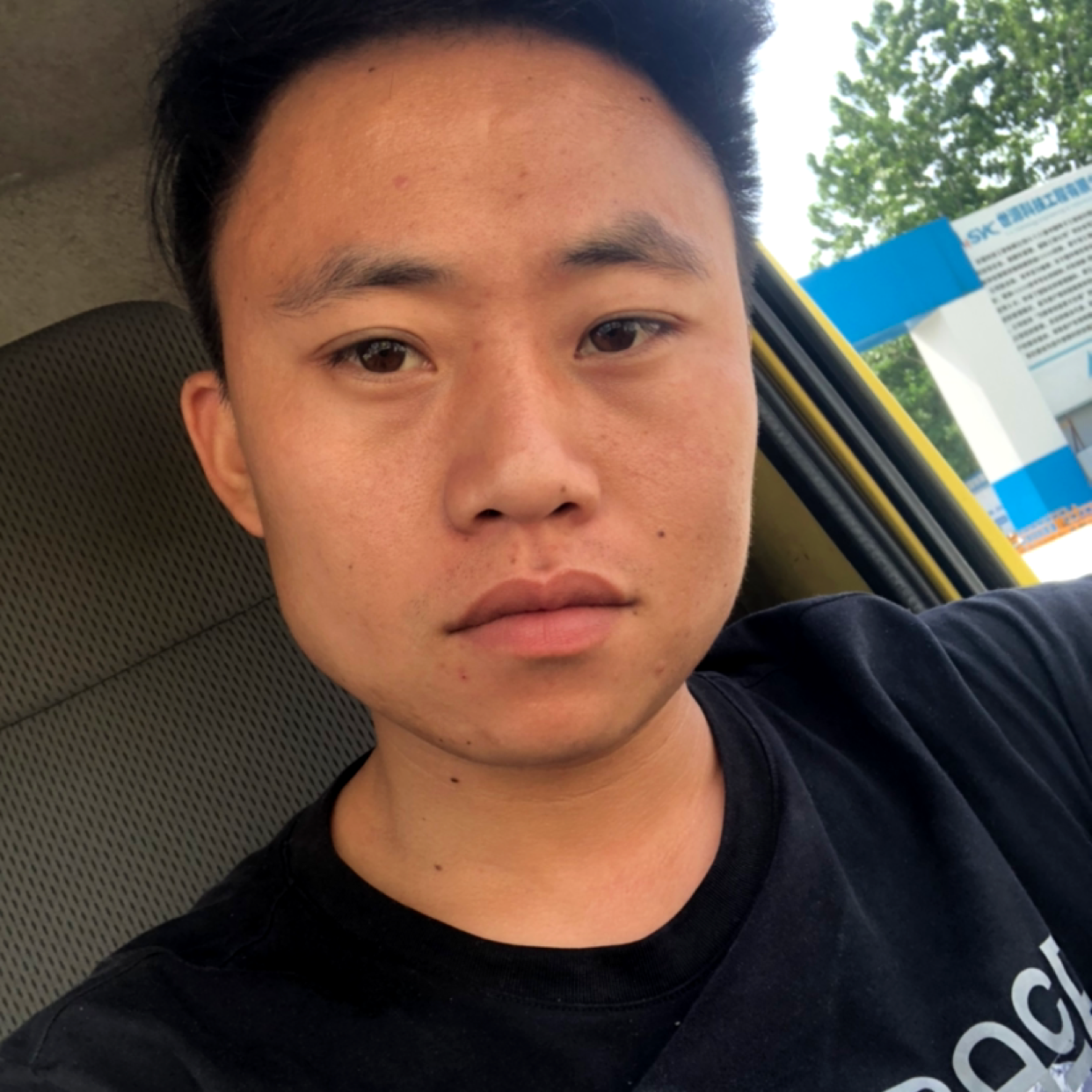 局外人，的照片