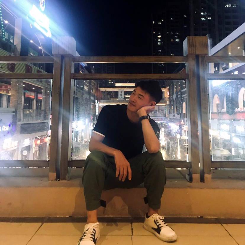 台灯迎美丽的照片