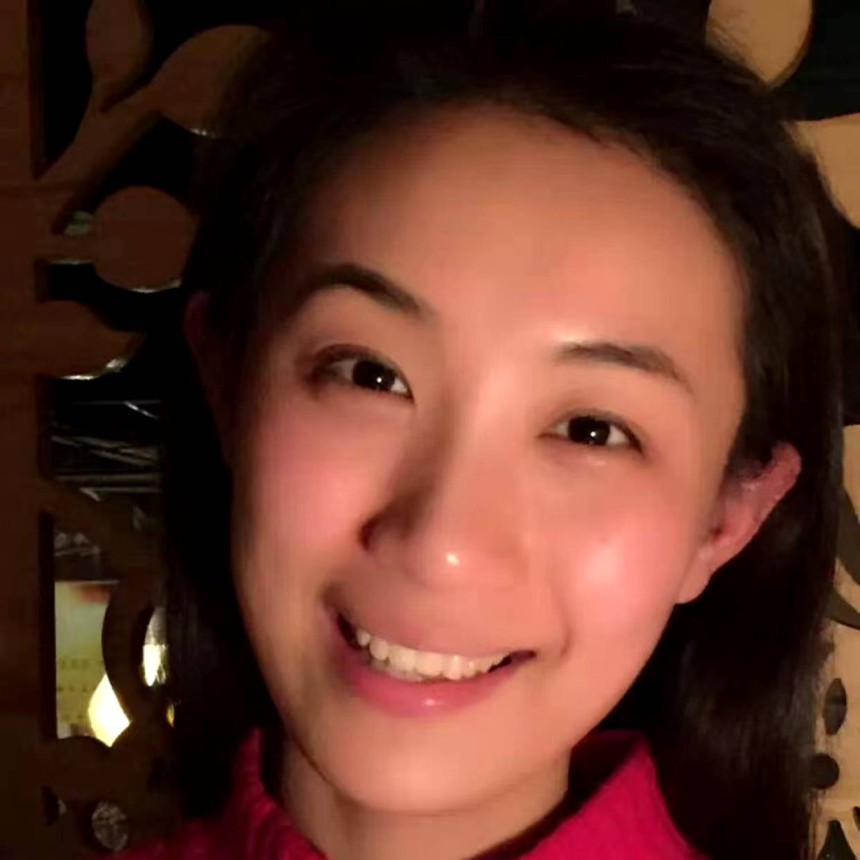 小蛮腰在弹琴的照片