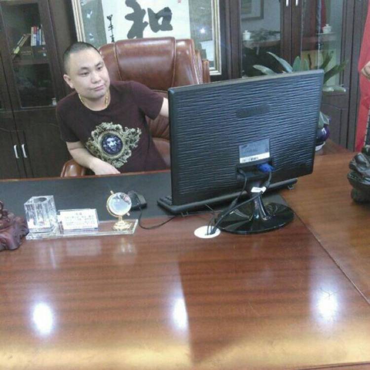 平常回眸微笑的照片