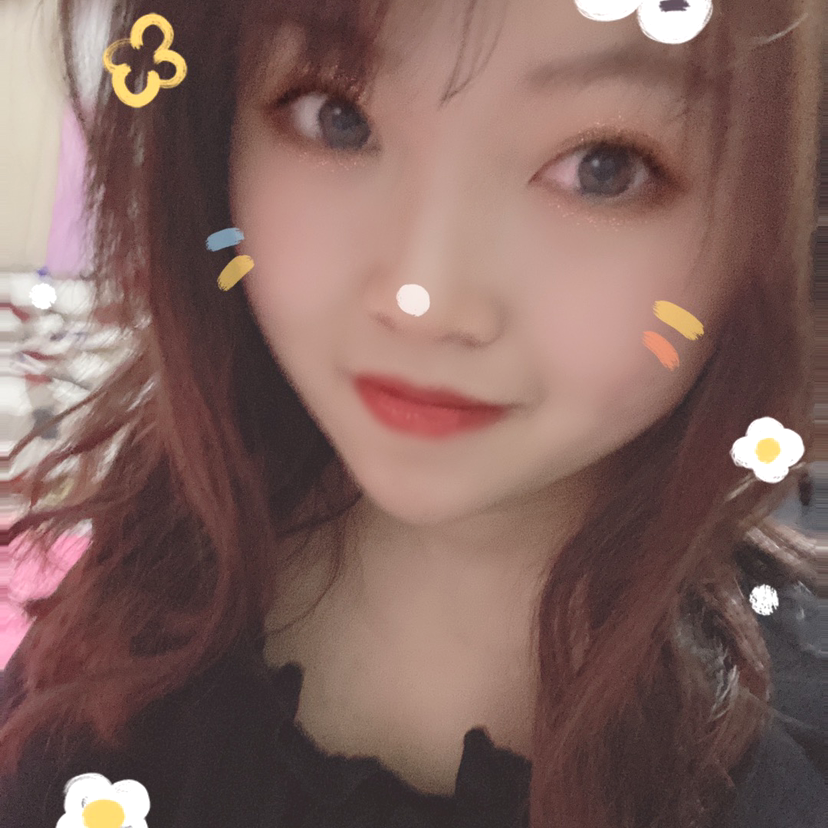 小猫咪踢彩色的照片