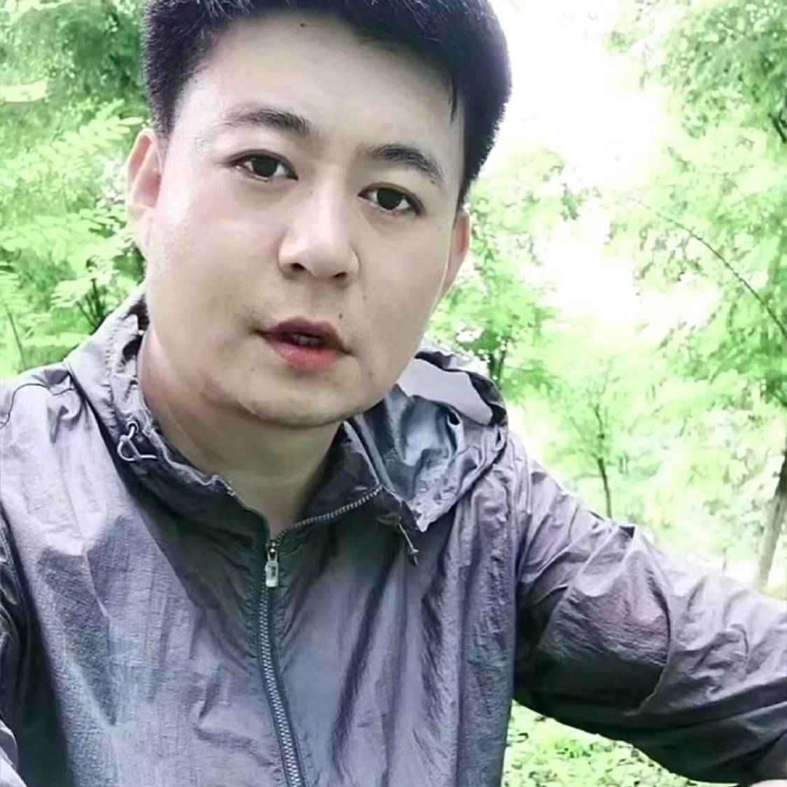 绿茶漫步流年的的照片