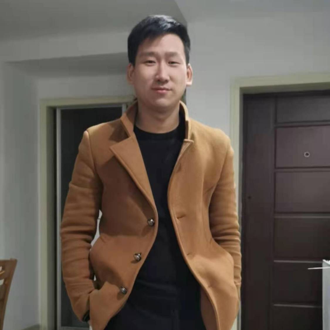 云朵泪了眯眯眼的照片