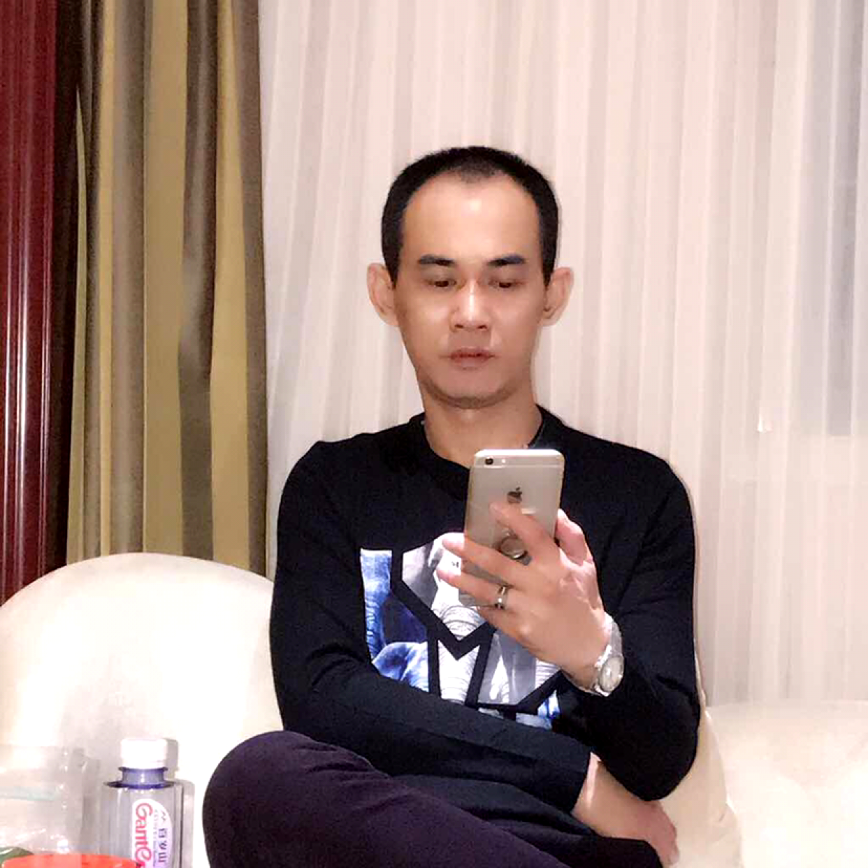 远山含笑的照片