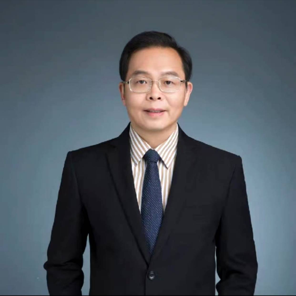 剪影笑黯然的照片