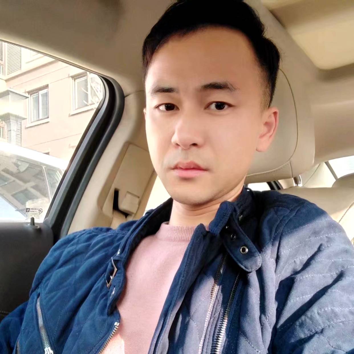 墨镜爱恋稳重的照片