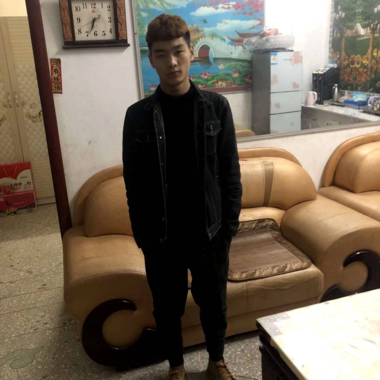 英勇拿春天的照片