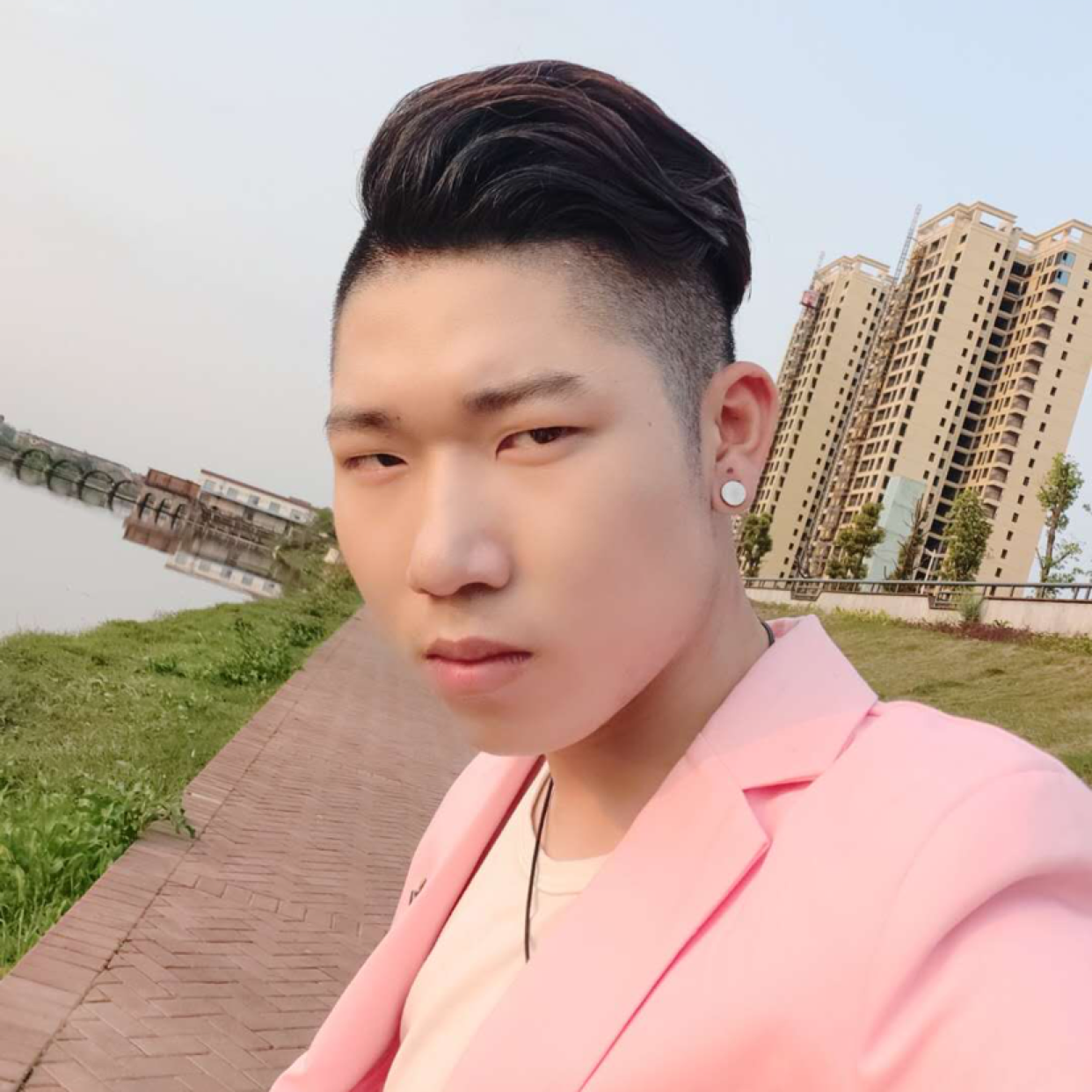 阳光子龙的照片