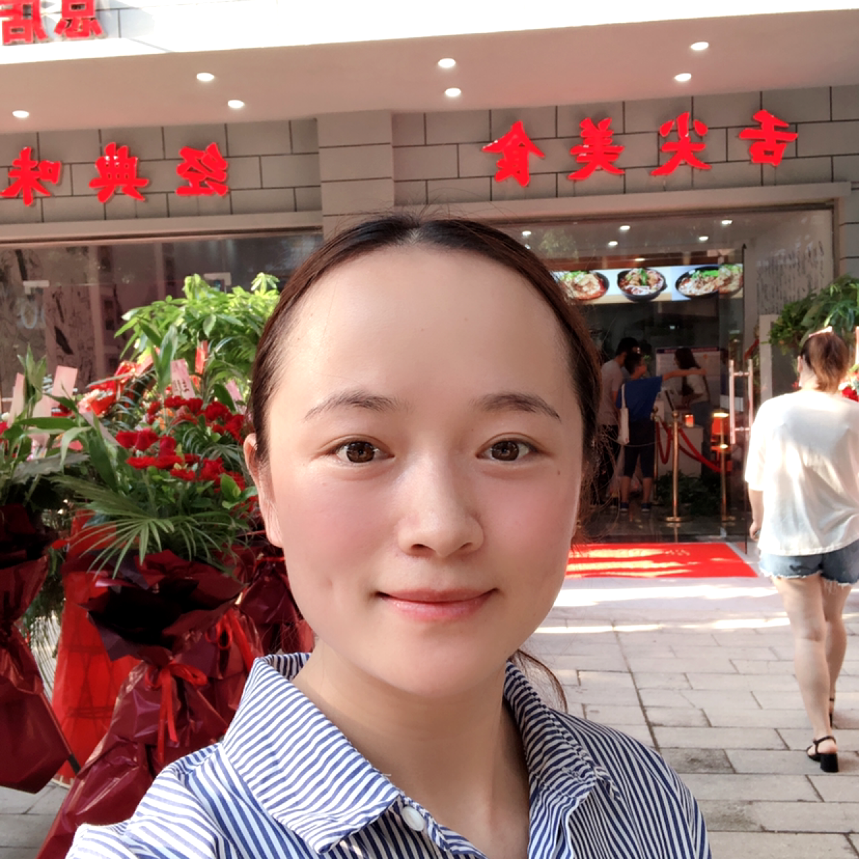 单纯有大树的照片