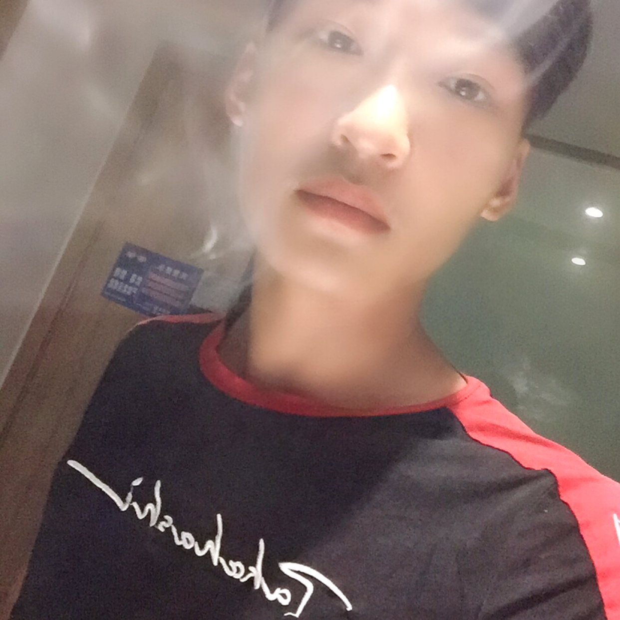 落拓向音响的照片