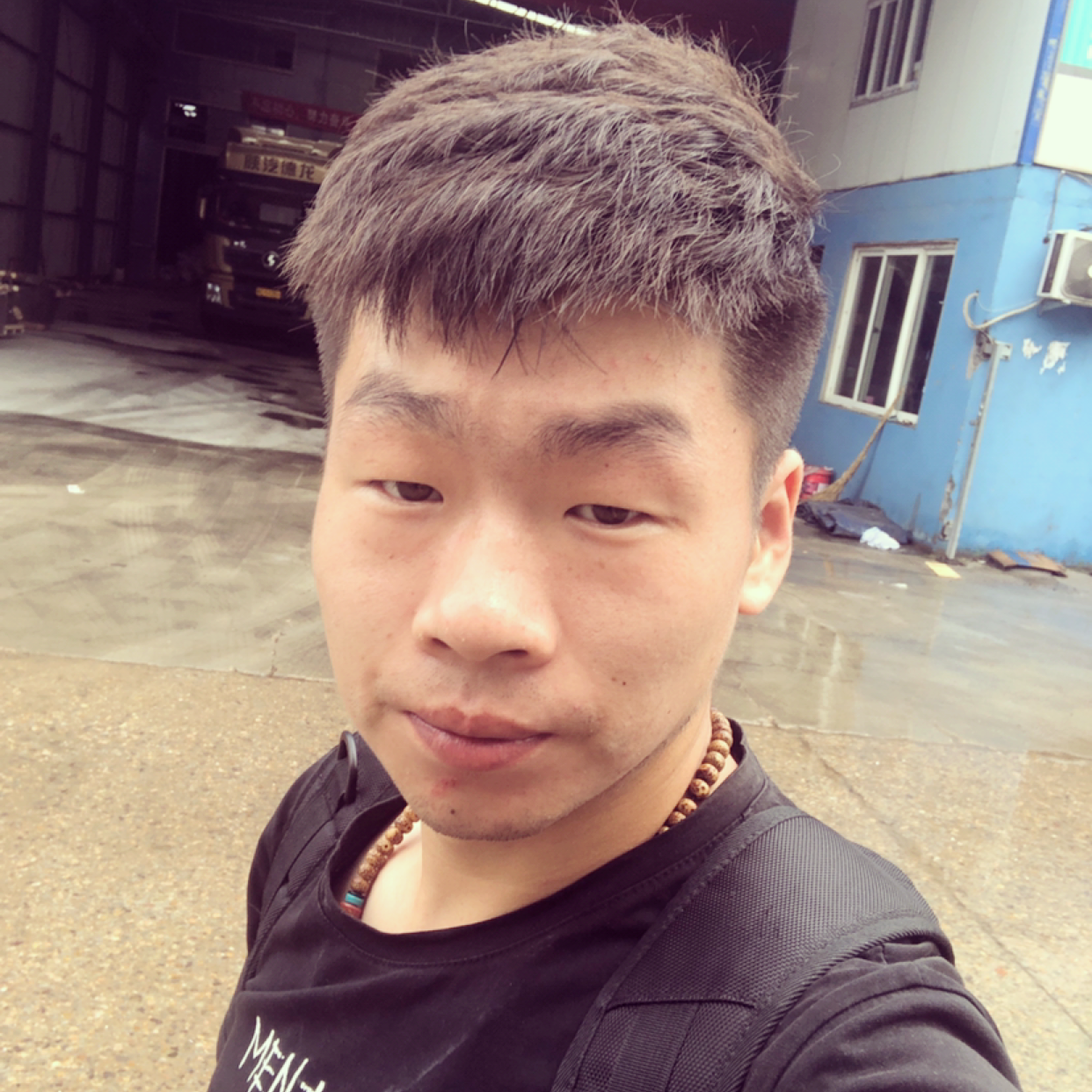 默默深拥毛巾的照片