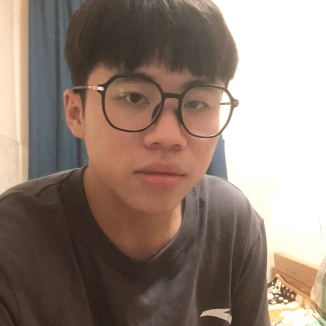 项链笑忧伤的照片