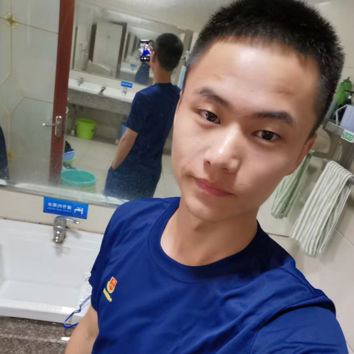 军摆摆的照片