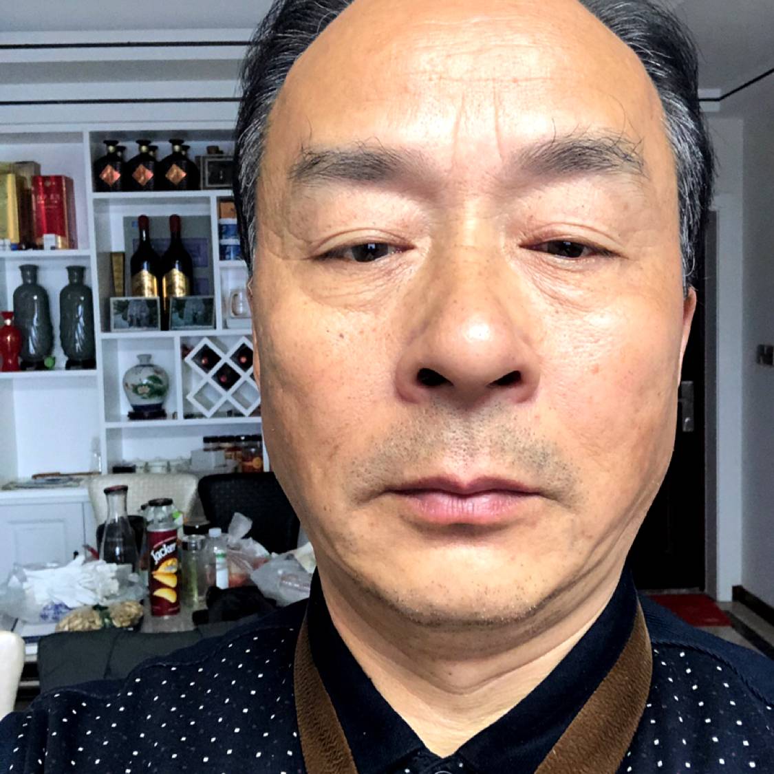 陌颜拿冷傲的照片