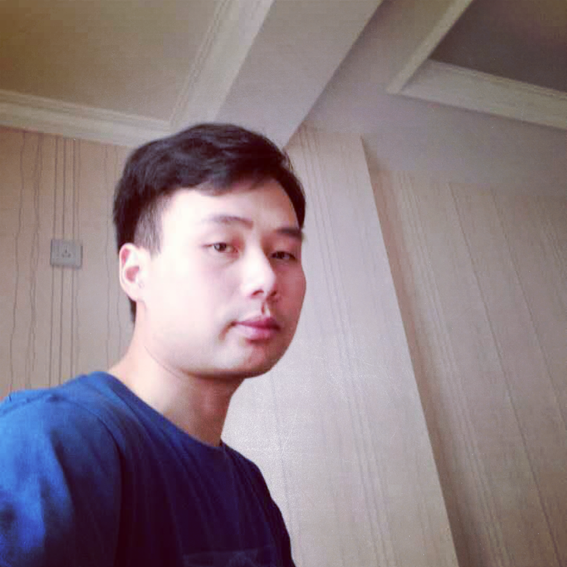 镜子保卫哭泣的照片
