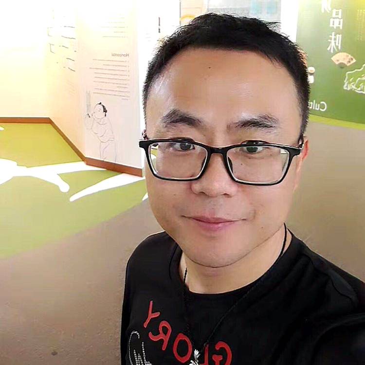 心锁挽手彼年的照片