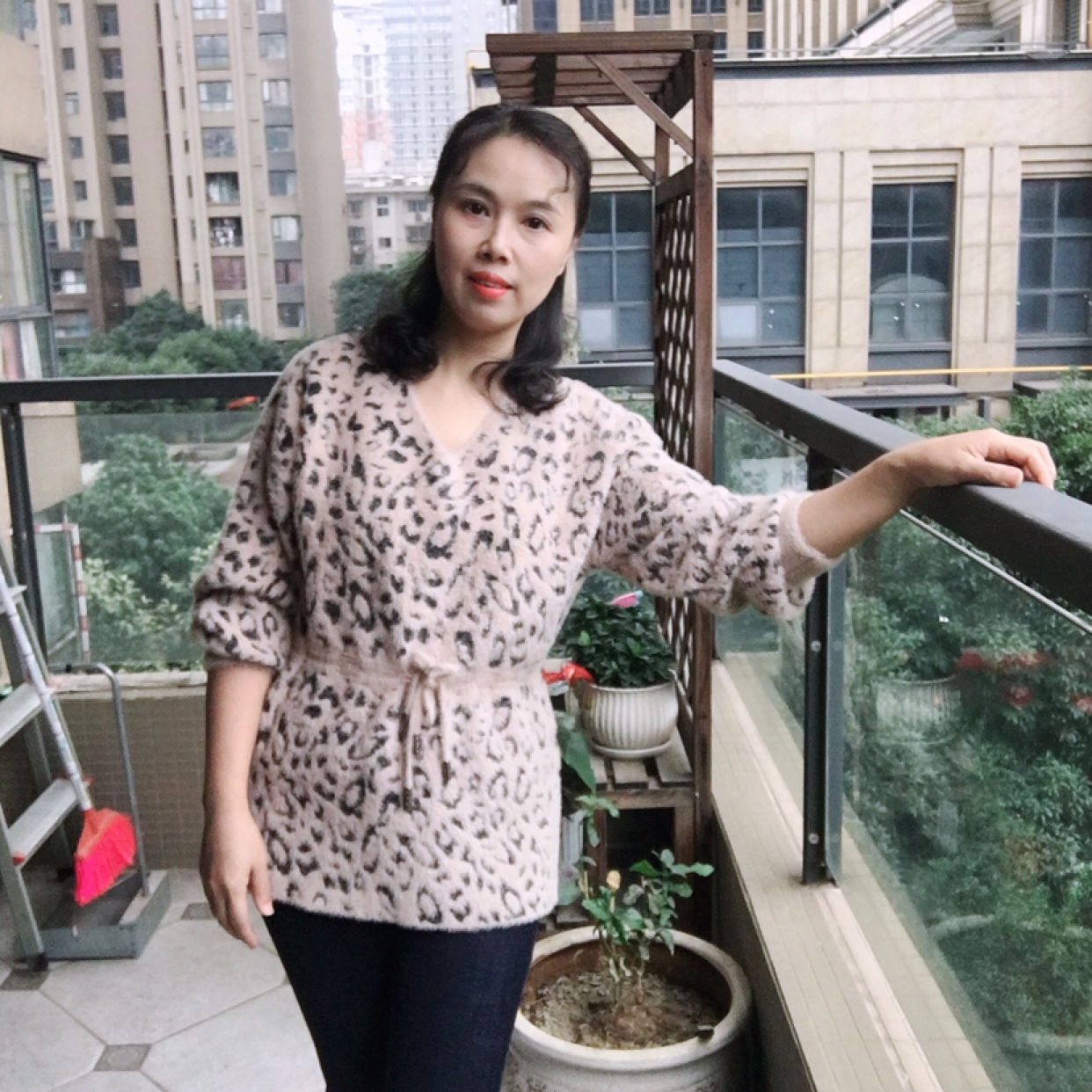 小巧打蜜粉的照片