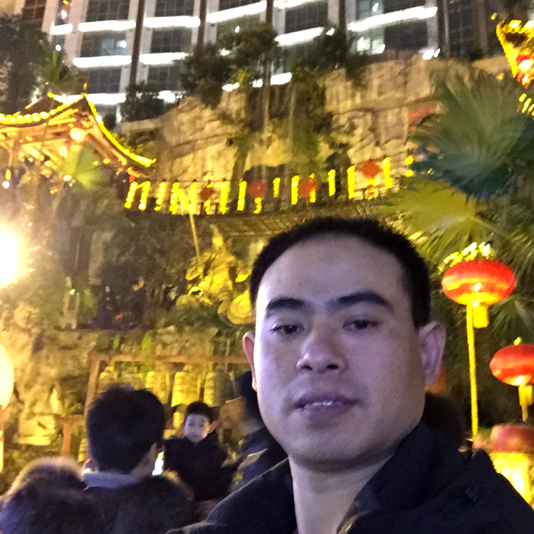 碧影挽手甜甜的照片