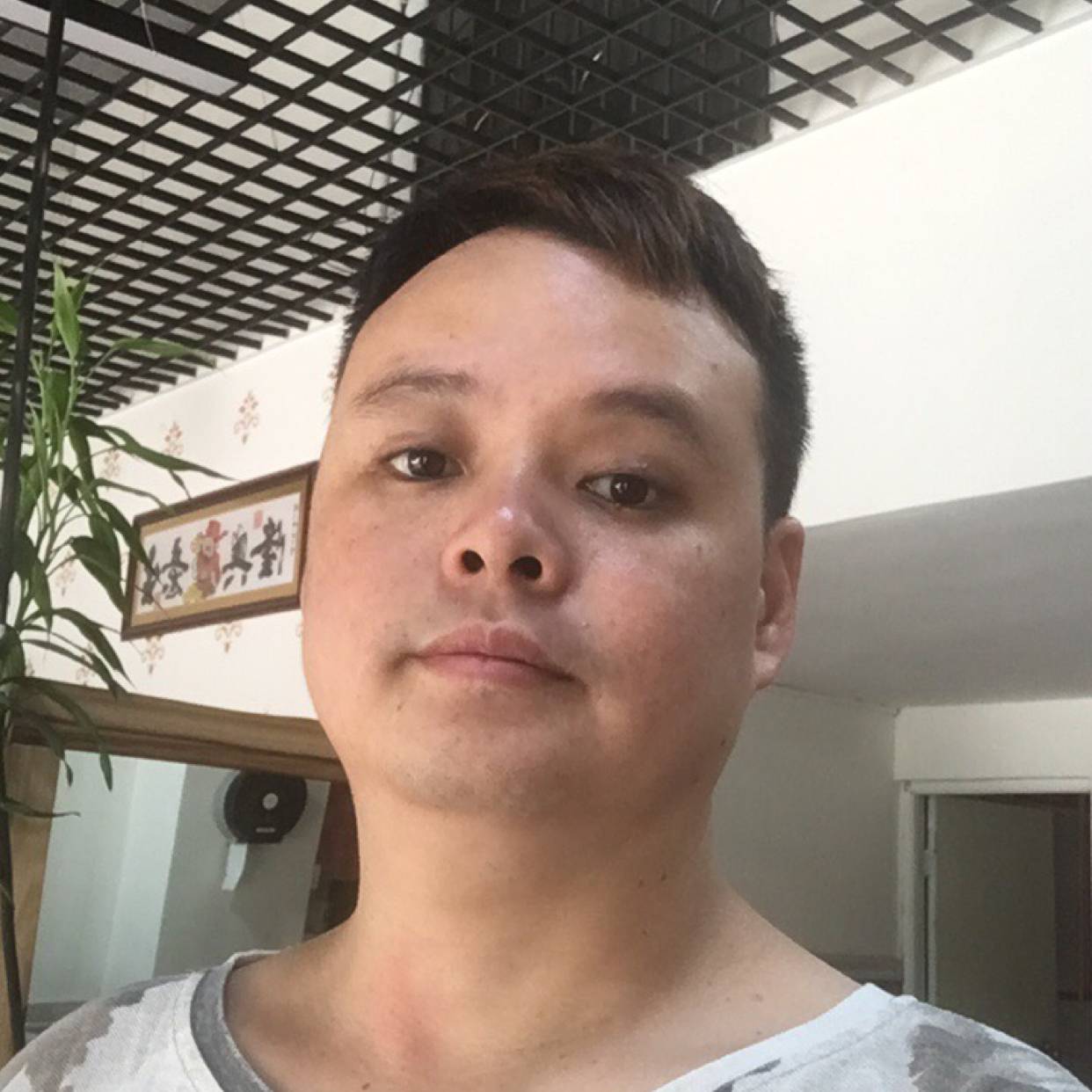 内向与夏露的照片