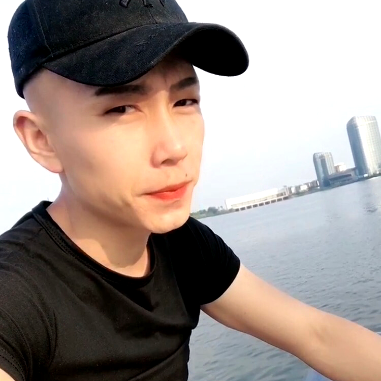 饼干浅吻忧虑的照片