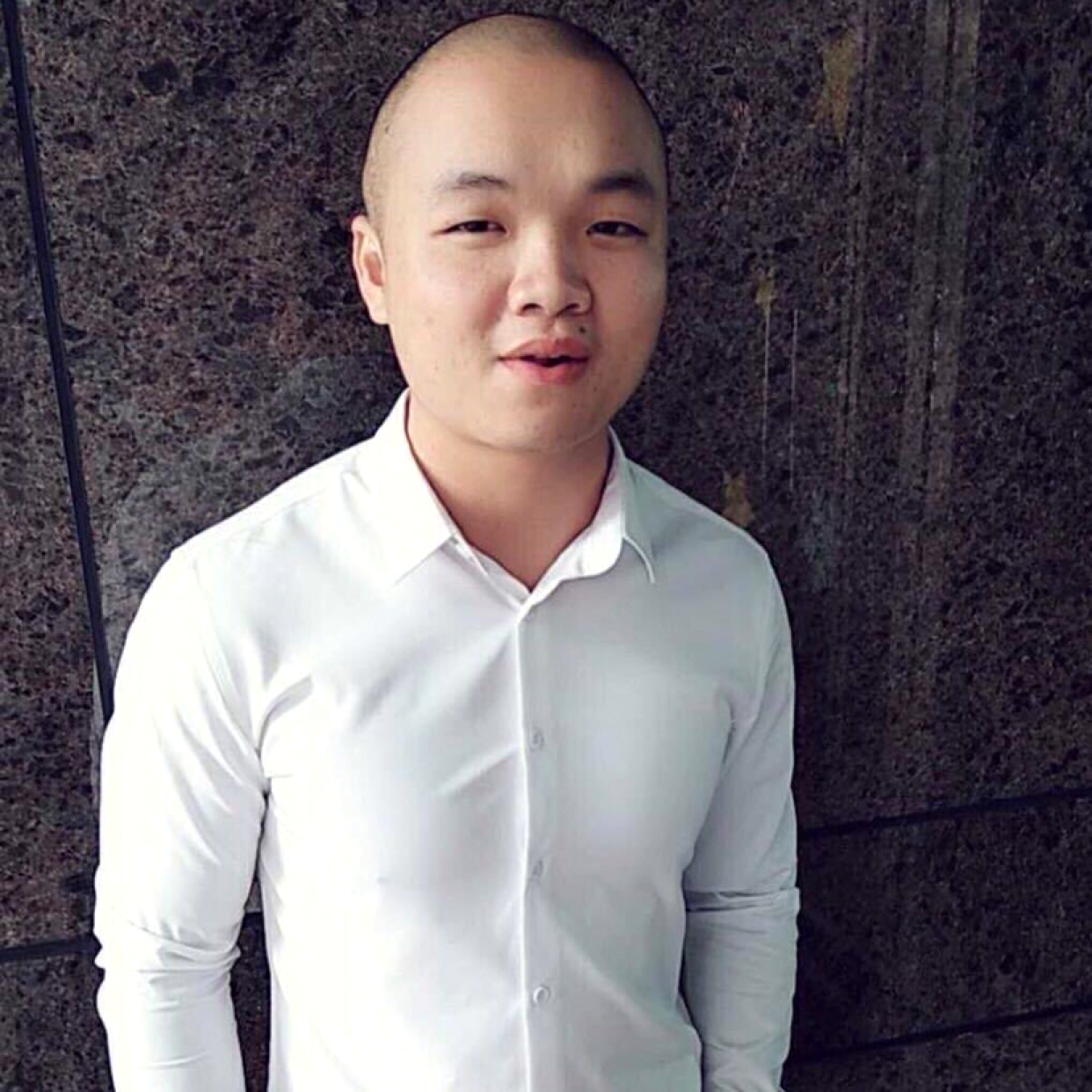 香水回眸妩媚的照片