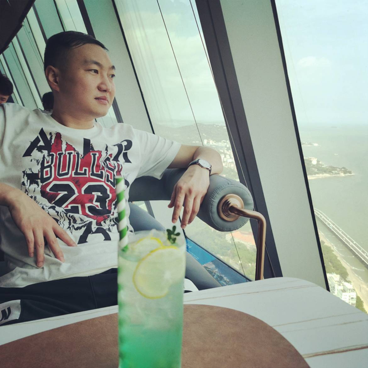 着急台灯的照片