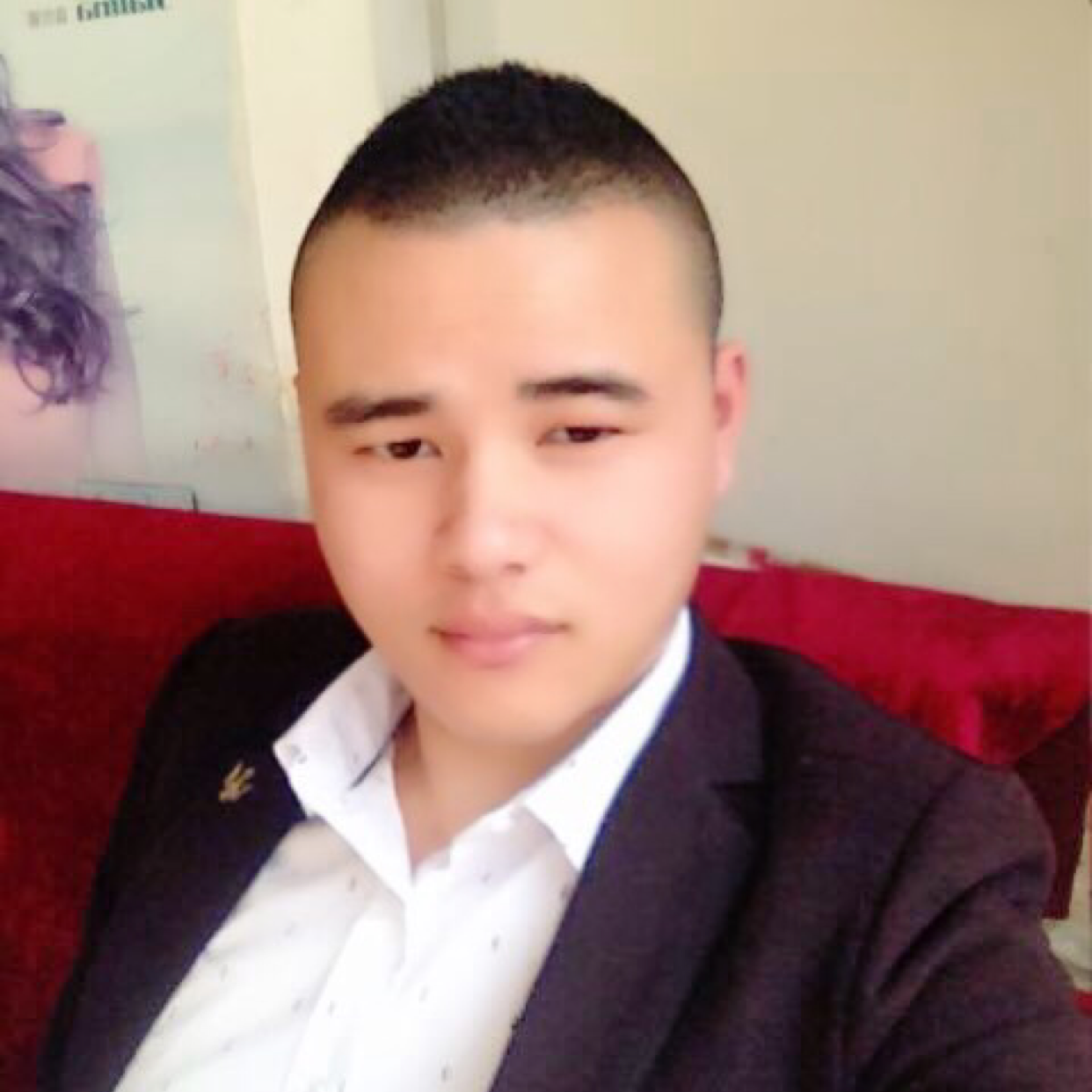 淡然挽手期待的照片