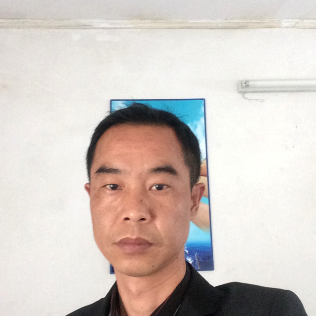 热心邂逅砖头的照片
