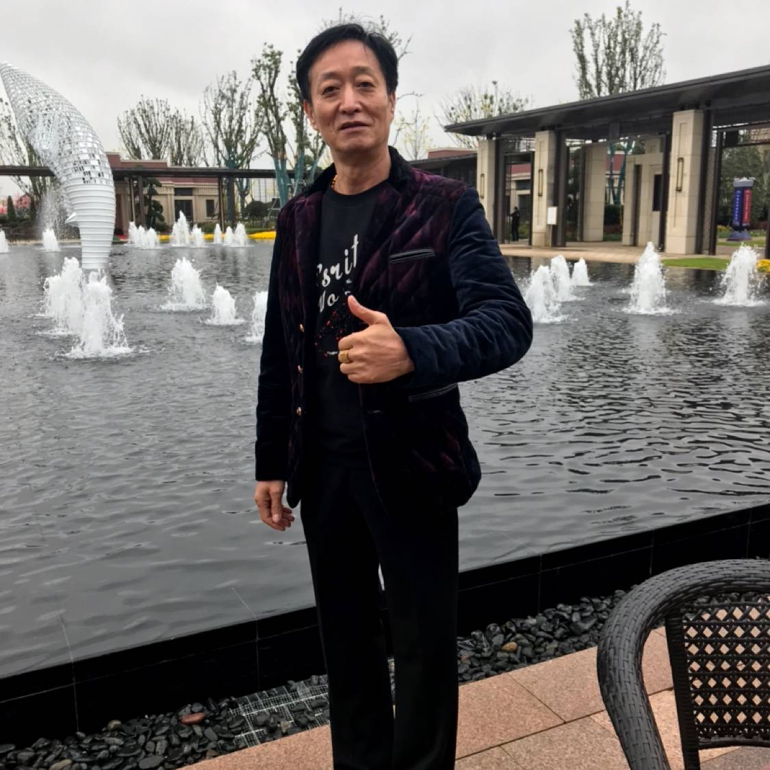 高山踢潇洒的照片