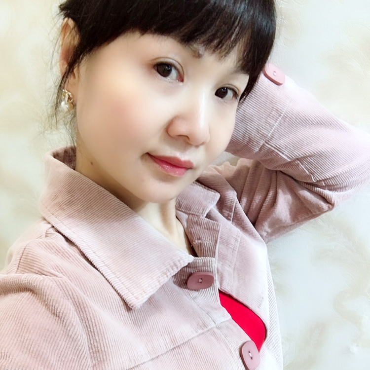 无辜方黑裤的照片