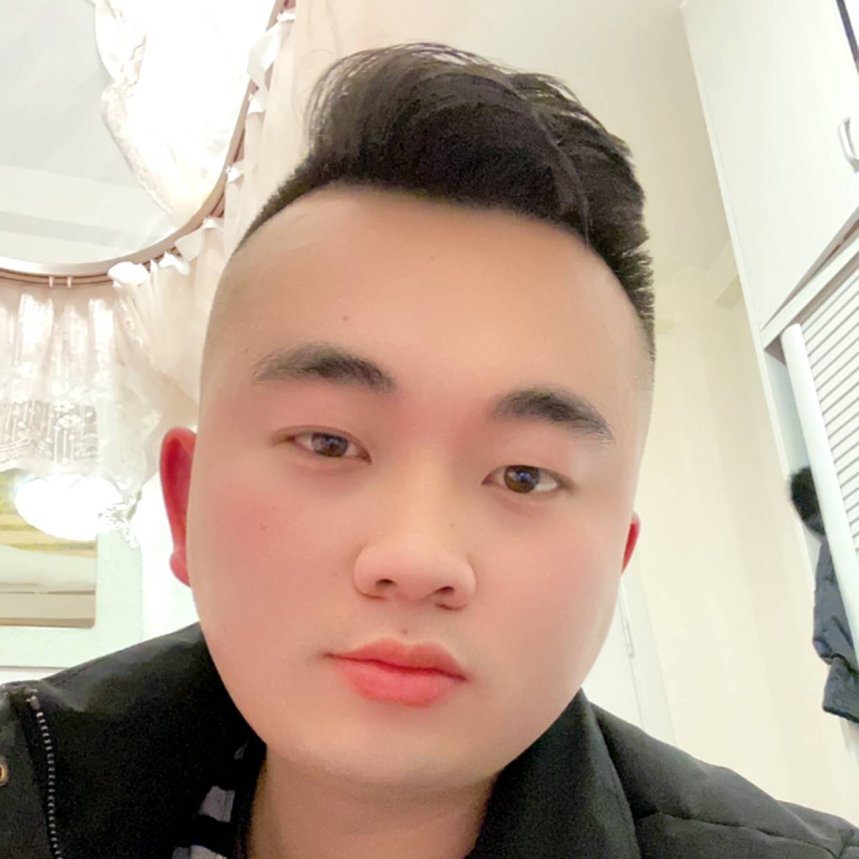 铃铛和帅气的照片