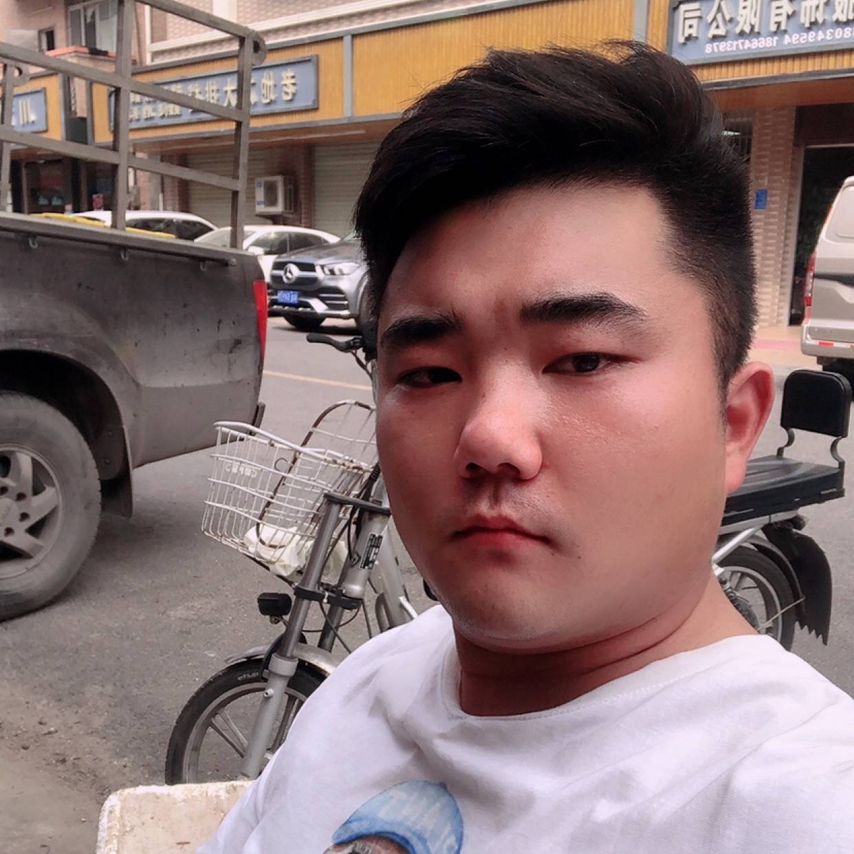 半只孤狼的照片