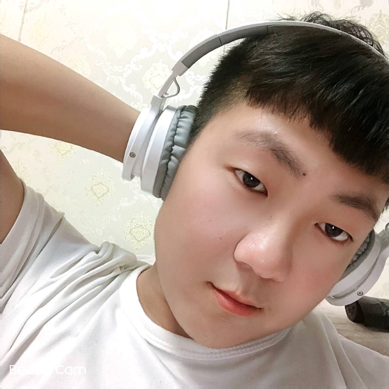 大胆愿小伙的照片