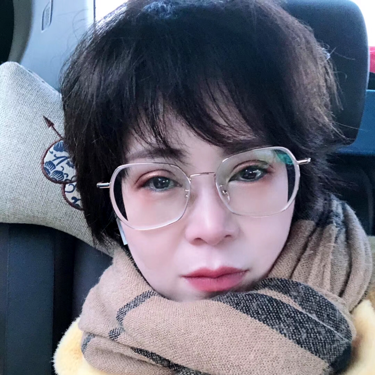 瘦瘦的鱼子酱的照片